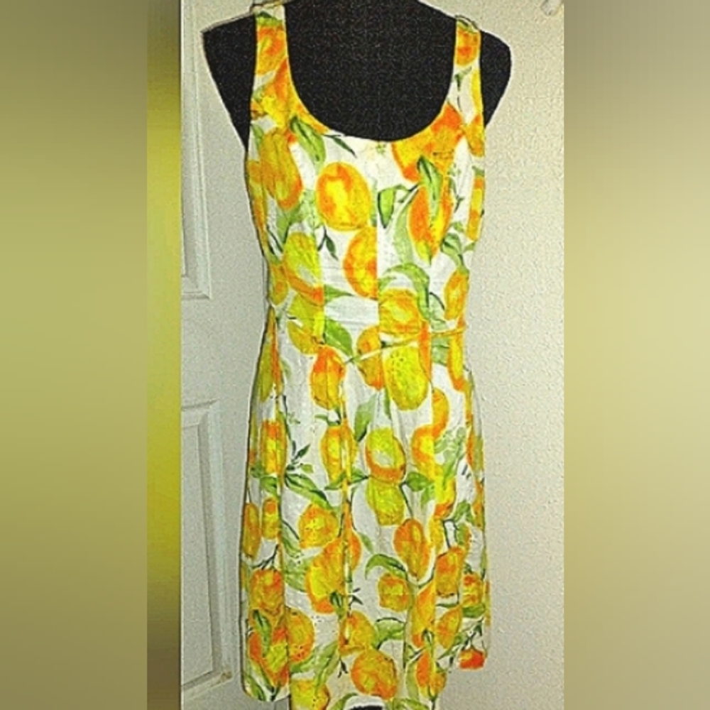 Pappagallo size 6 yellow green flowered, tie front & back zipper w side pockets